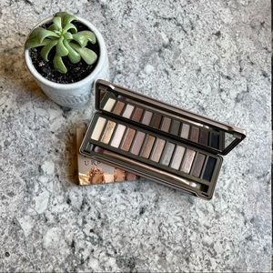 NEW Naked 2 eyeshadow pallet by Urban Decay